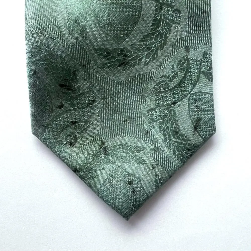 Robert Talbott Vintage Pure Silk Hand Sewn Golf Scene  Neck Tie Business Casual